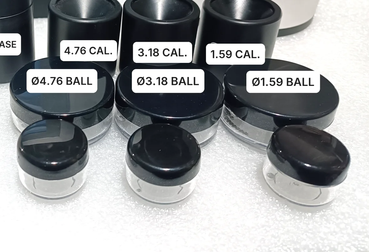 Steel target balls of the KHT MTG-100 in three sizes with matching calibration fixtures